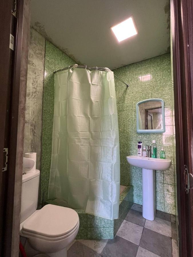 Vahe'S Family Guest House Front 耶烈万 外观 照片