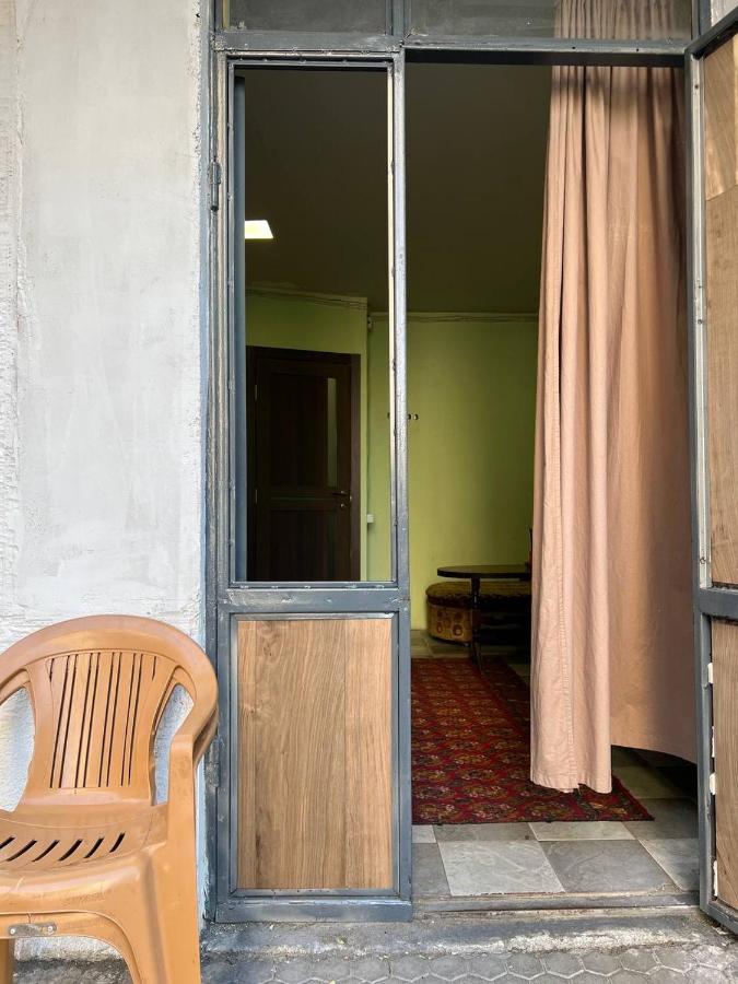Vahe'S Family Guest House Front 耶烈万 外观 照片