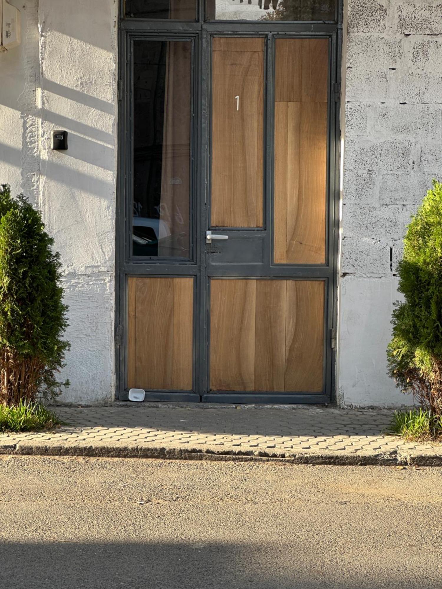 Vahe'S Family Guest House Front 耶烈万 外观 照片