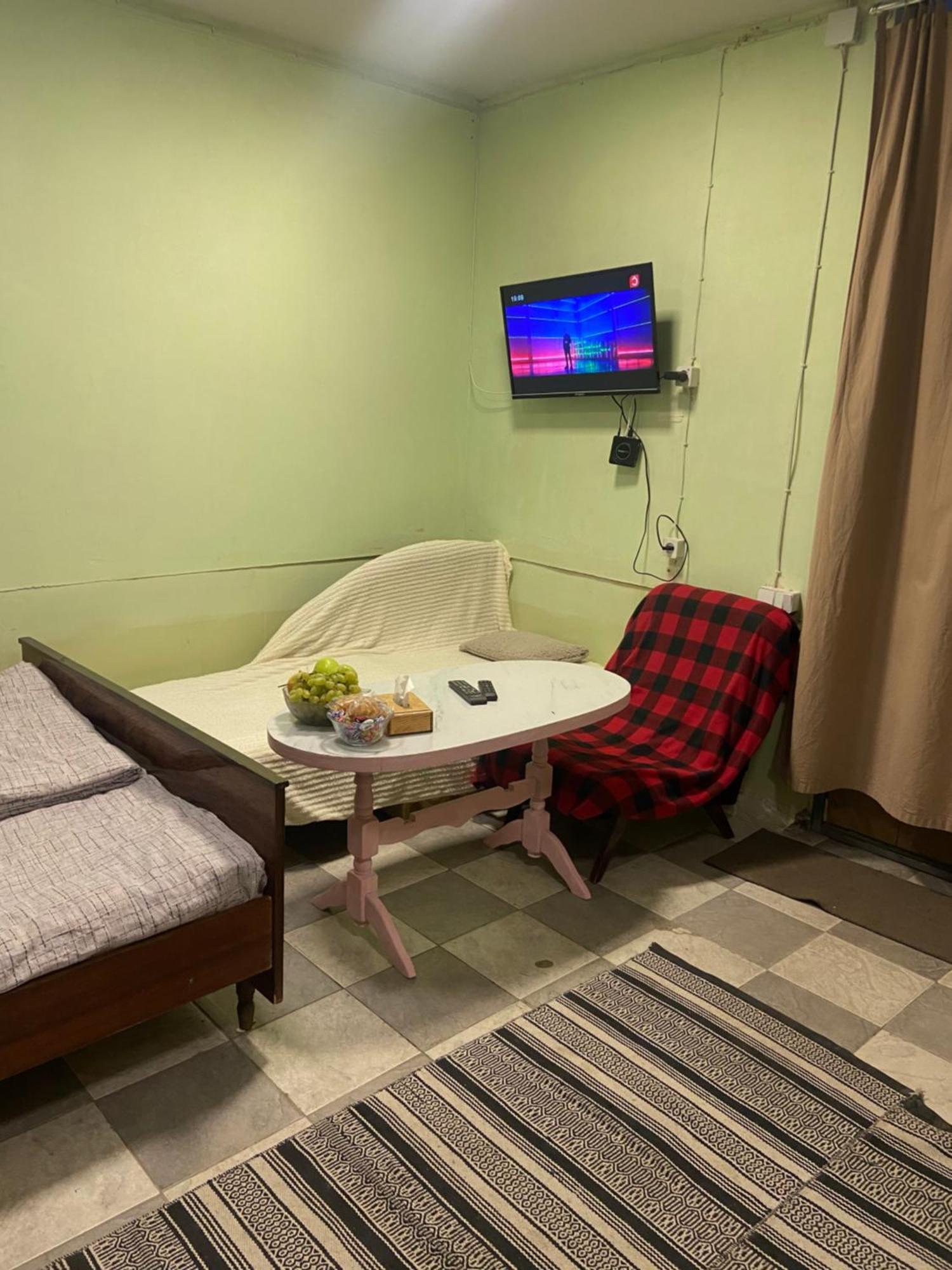 Vahe'S Family Guest House Front 耶烈万 外观 照片