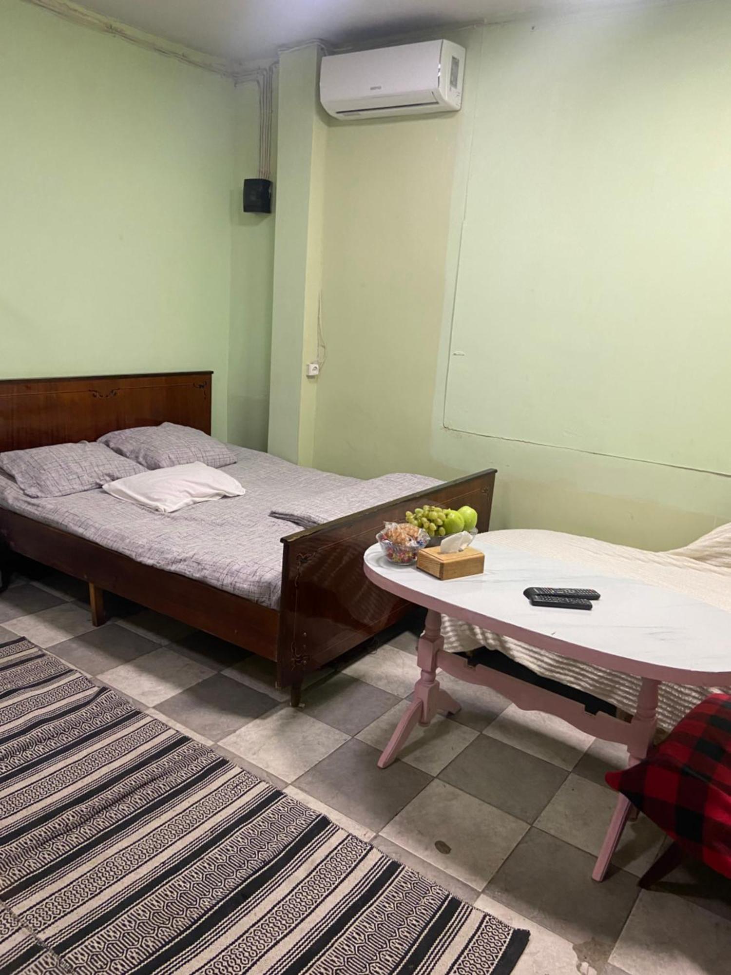 Vahe'S Family Guest House Front 耶烈万 外观 照片