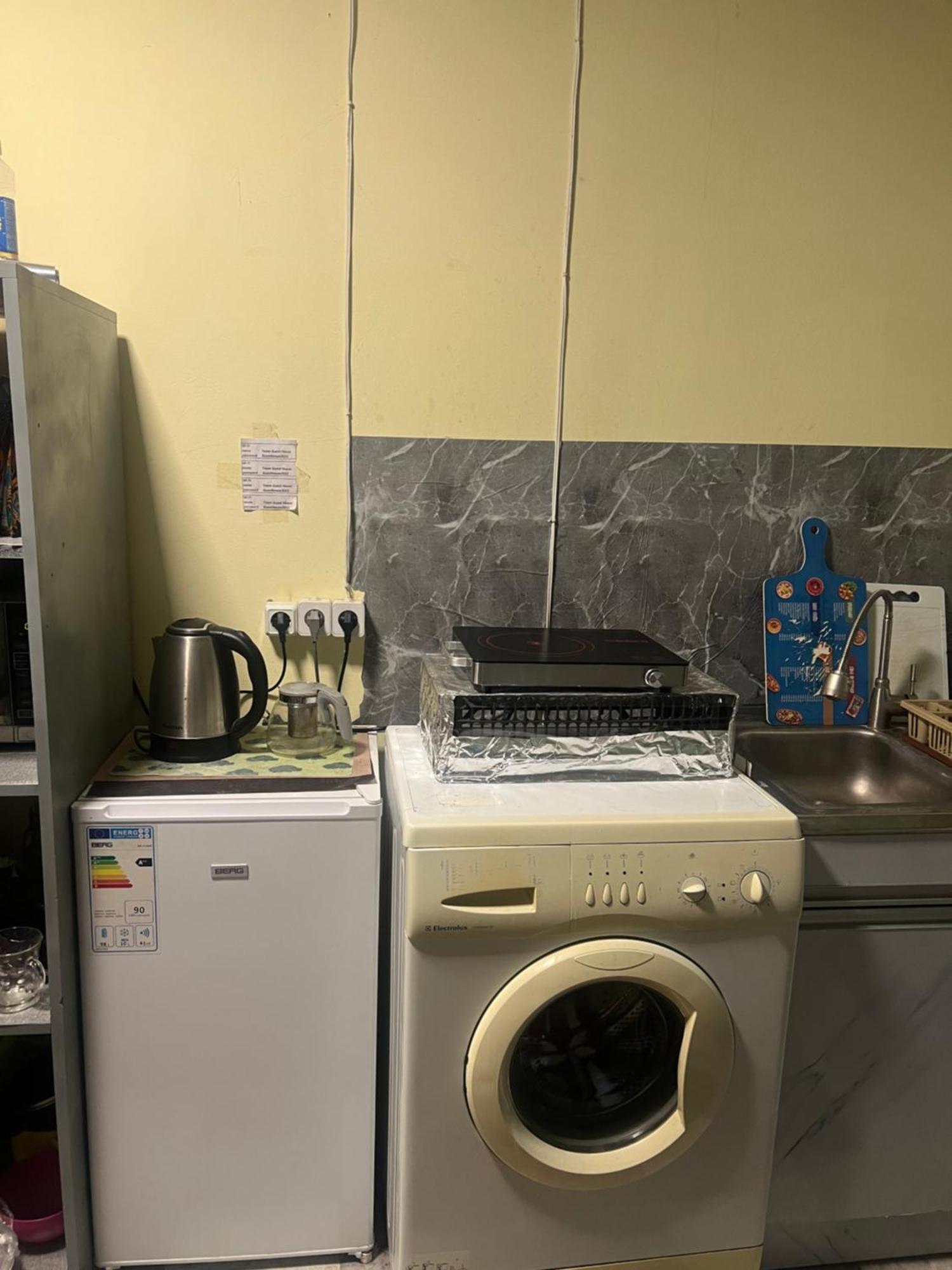 Vahe'S Family Guest House Front 耶烈万 外观 照片