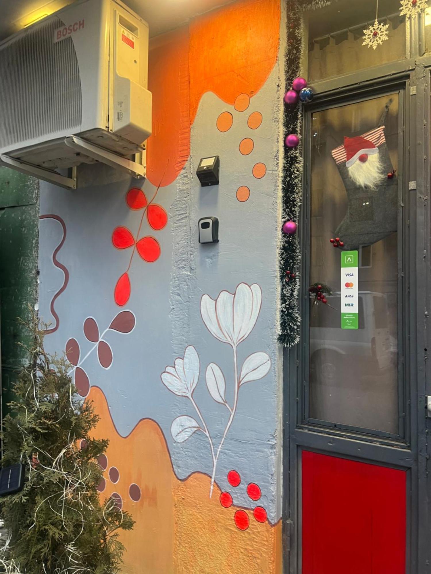 Vahe'S Family Guest House Front 耶烈万 外观 照片